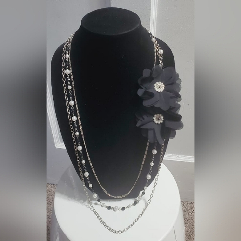 Beaded Multi Strand Chain Necklace Black Fabric Flower Gunmetal Silver Pearls.🌴